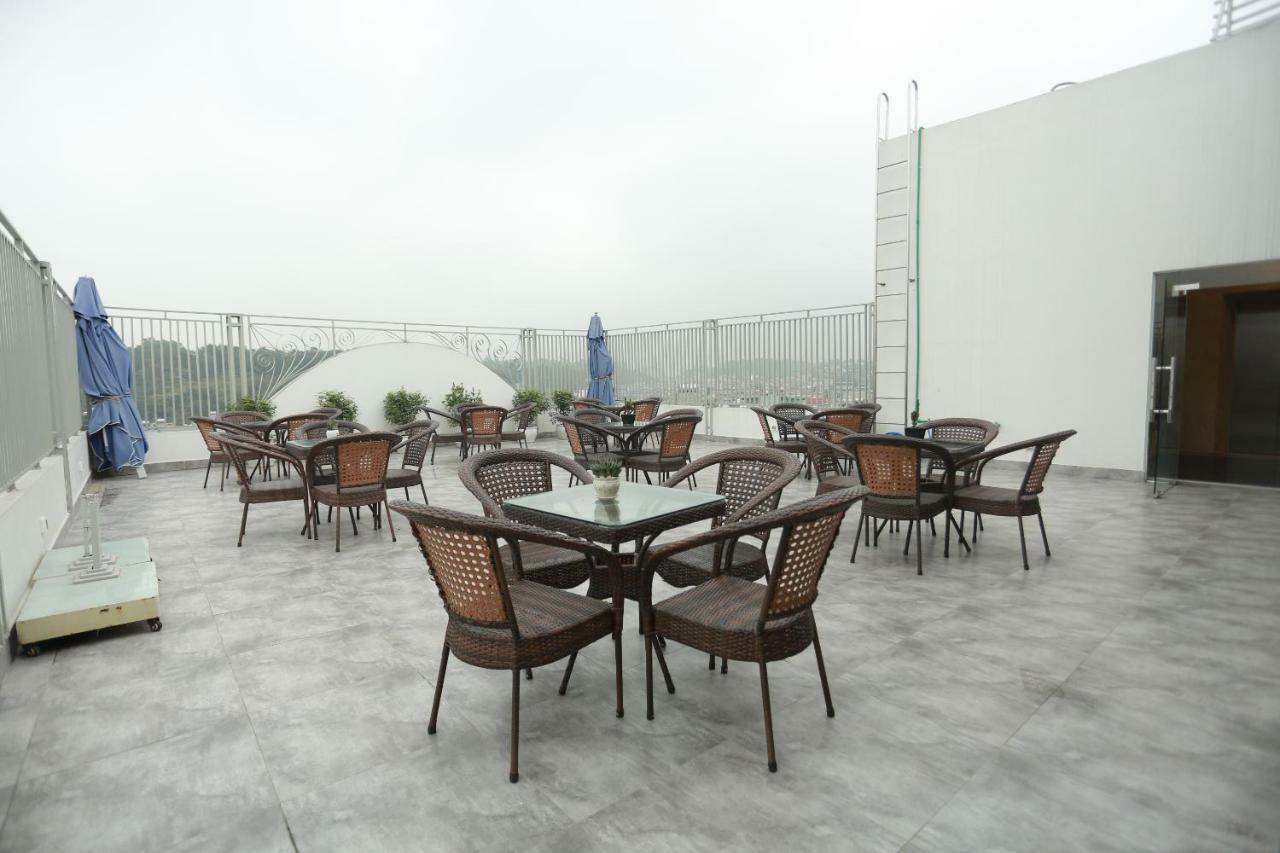 Dayth Hotel Ha Long Exterior foto